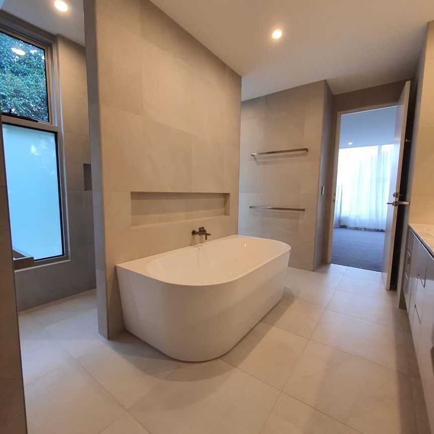 23 Meadow Street, St Kilda East VIC 3183 - House For Rent | Domain - Photo 1