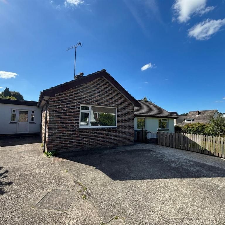 5 bedroom bungalow to rent - Photo 1