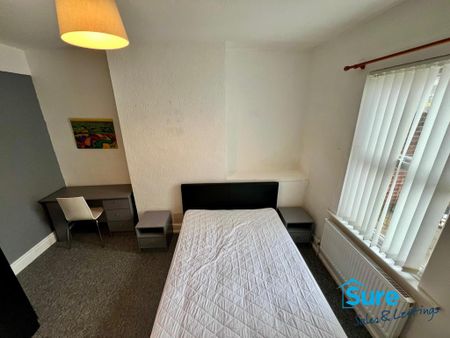 4 bedroom terraced house to rent - Photo 5