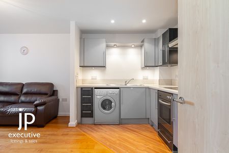 LANDMARK PLACE CARDIFF CITY CENTRE FURNISHED ONE BEDROOM APARTMENT - Photo 4