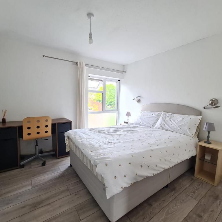1 bedroom in a house share to rent - Photo 2