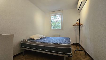 Calle de Nuestra Señora del Villar, Madrid, Community of Madrid 28017 - Photo 3