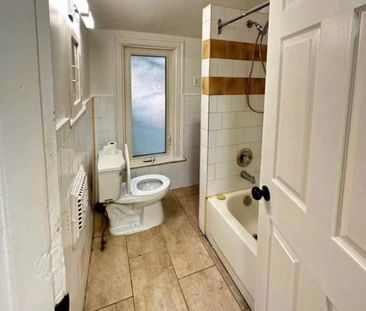 For Lease - 216 John Street, Hamilton, Ontario - Photo 6