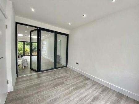 3 bedroom House To Let - Photo 5