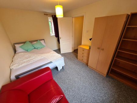 3 bedroom terraced house to rent - Photo 4