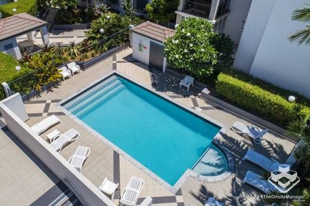 SPACIOUS UPPER FLOOR APARTMENT - Photo 5