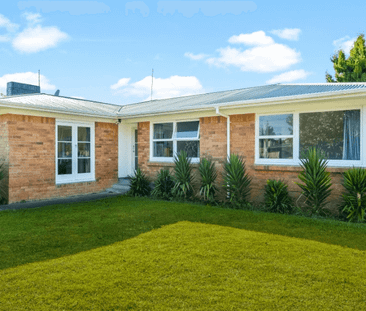 Spacious, Three Bedroom Family Home - Photo 1