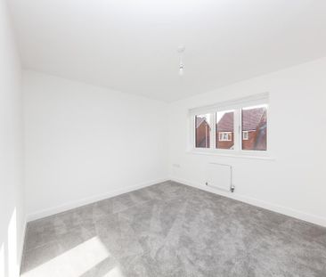 3 bedroom end of terrace house to rent - Photo 4