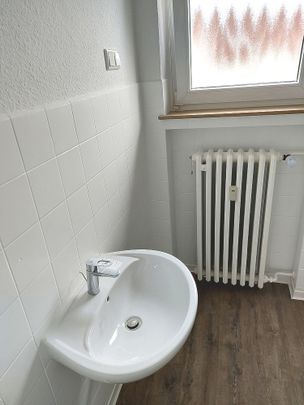 Freundliche 3 Zimmer Wohnung mit Balkon wartet auf Sie - Photo 1