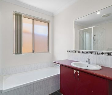 Spacious & Stylish 3-Bedroom Modern Living Home in a Prime Location - Photo 4