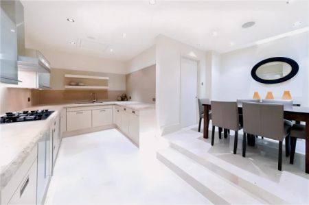 5 Bed 5 Bath, Flat A, 57 - Photo 4