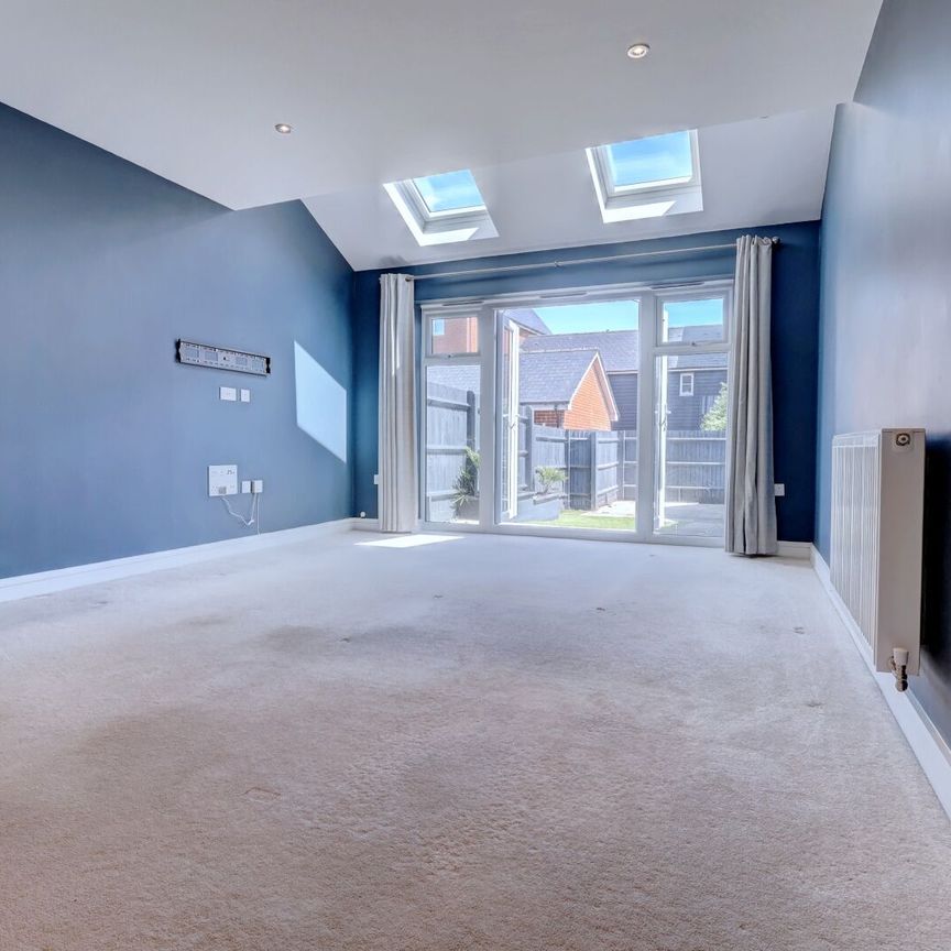 3 Bedroom Mid Terraced House To Rent - Photo 1