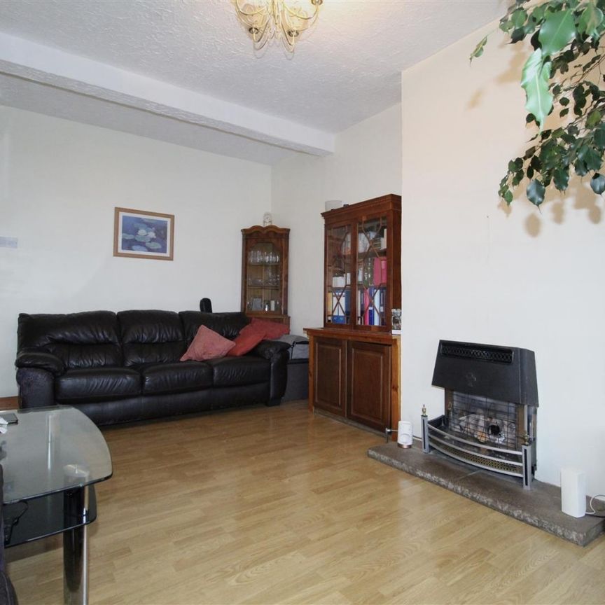 3 Bedroom House - Mid Terrace To Let - Photo 1