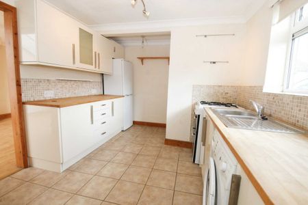 1 bed Flat for rent - Photo 5