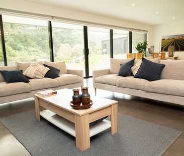 Luxury Countryside 3bdrm home moments from Karori - Photo 1