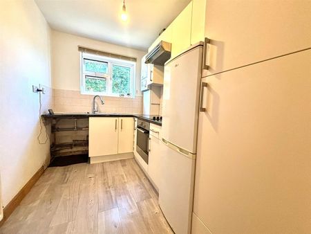 2 bedroom maisonette - Photo 2
