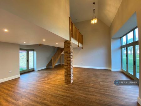 4 bedroom semi-detached house to rent - Photo 2