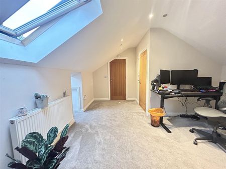 2 Bedroom Maisonette - Duplex To Let - Photo 2