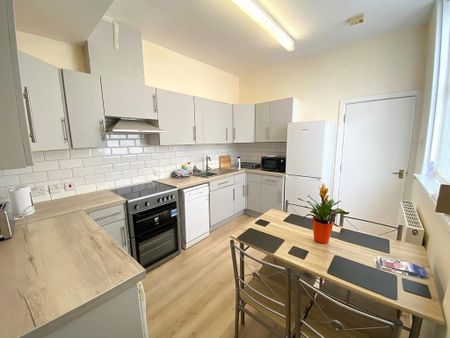 6 bedroom property to rent - Photo 3