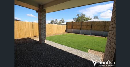 Modern Family Living in Sought-After Golf Links Estate - Photo 2