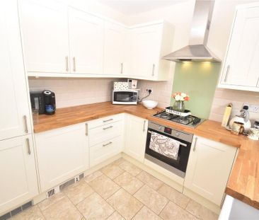4 bedroom semi-detached house to rent - Photo 4