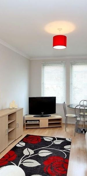 Studio Flat, Headland Court, AB10 - Photo 1