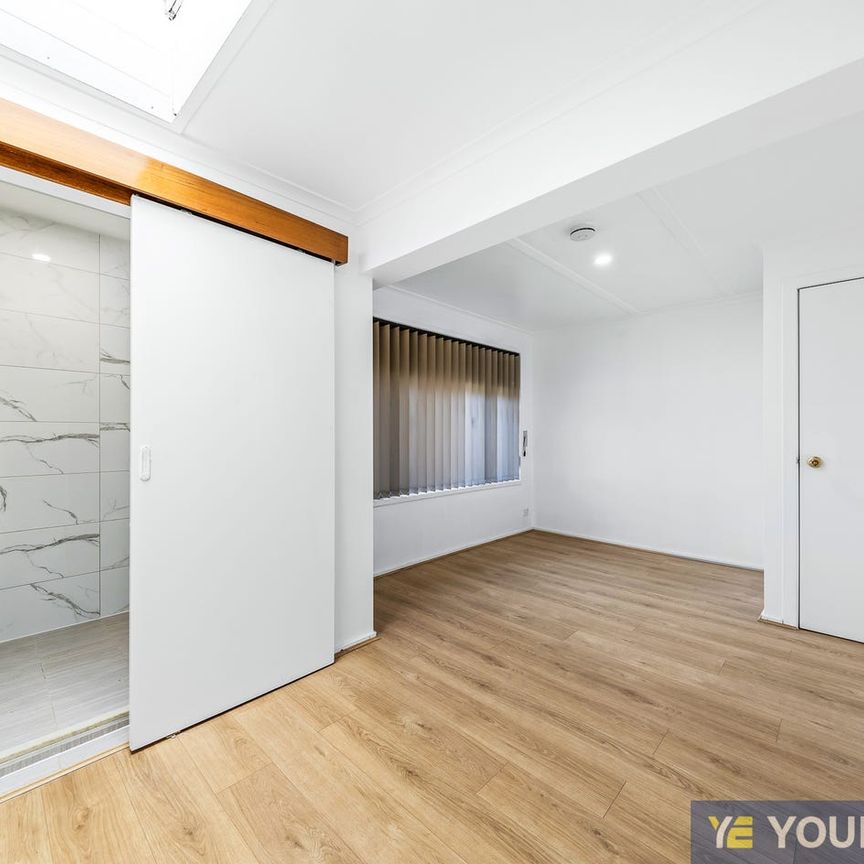 Renovated Rooming House in Prime Berwick Location – Ensuite Rooms + Bills Included!! - Photo 1