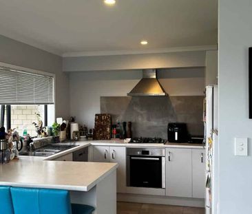 Orewa - 5 bedrooms - Photo 5