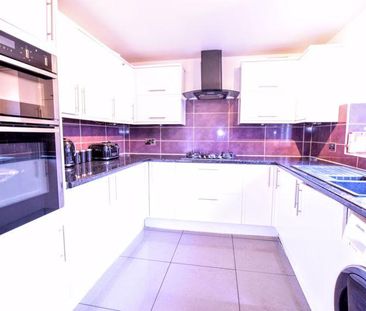 3 bedroom end of terrace house to rent - Photo 5