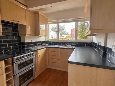 3 bedroom terraced house to rent - Photo 4