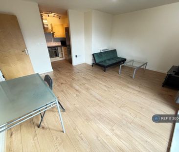 2 bedroom flat to rent - Photo 2