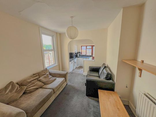 6 bedroom terraced house to rent - Photo 1