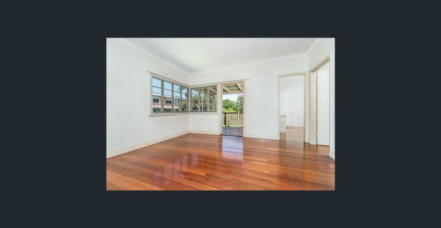 Good Location Close to Yeronga Village - Photo 1