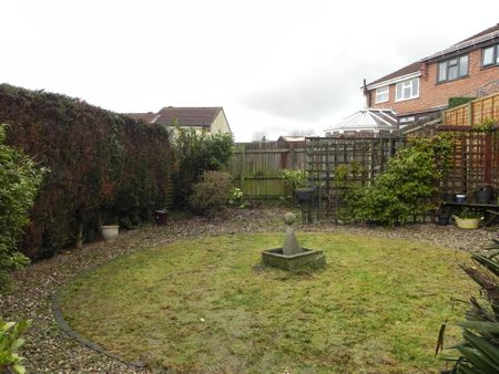 2 bedroom semi-detached house to rent - Photo 5