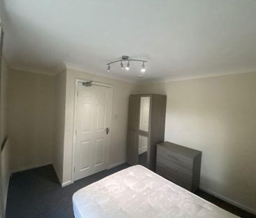 1 bedroom in a house share to rent - Photo 5