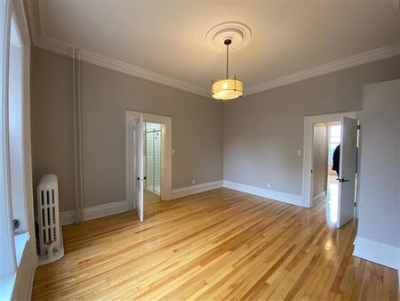 27 Queen Square North Suite 5 - Photo 2