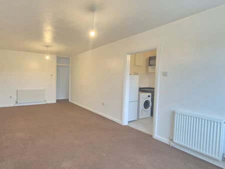 Flat to rent on - Photo 2