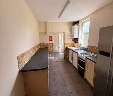 4 bedroom terraced house to rent - Photo 4