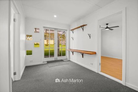 “Vibrant Three Bedroom Home” - Photo 5