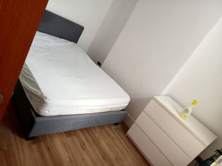 3 Bed Semi-Detached House, Delaunays Road, M8 - Photo 2