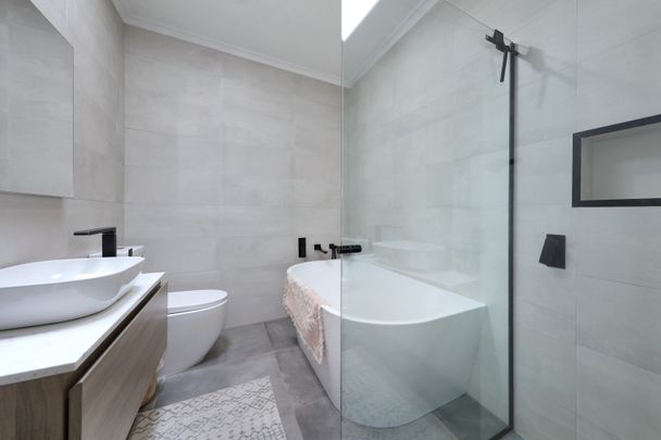 32 Almurta Rd, Bentleigh East VIC 3165 - House For Rent | Domain - Photo 1