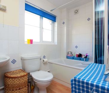 3 bedroom semi-detached house to rent - Photo 2