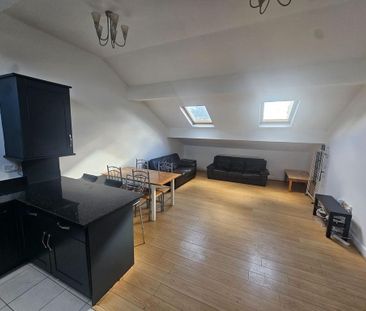 4 bedroom apartment to rent - Photo 3