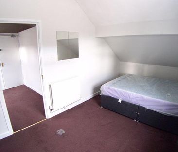 4 bedroom semi-detached house to rent - Photo 5