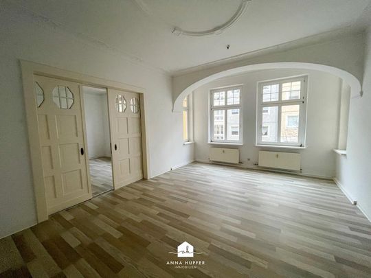 Geräumige 5-Raum-Altbauwohnung im Zentrum - Photo 1