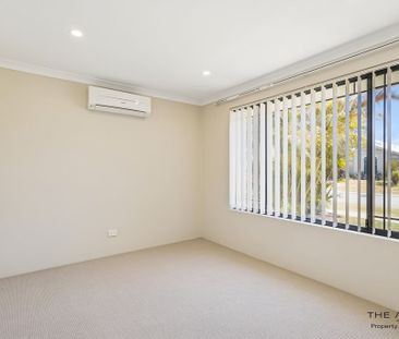 Spacious Family Home with Large Backyard - Photo 5