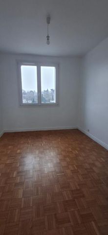 Location Appartement 4 pièces 67m² STE FOY LES LYON 69110 - Photo 4
