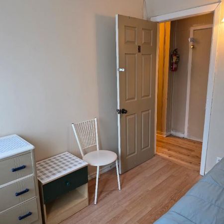 CHAMBRE À LOUER À SAINT-AGATHE-DES-MONTS,PRES DE TOUT LES SERVICES. - Photo 3