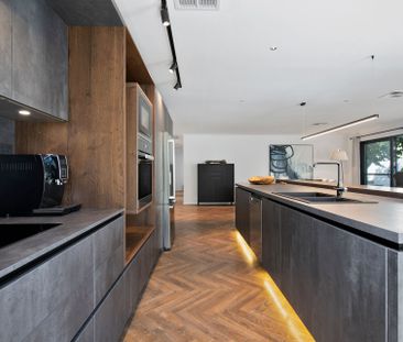 Modern Family 5 Bedroom Home with Poolside Living & Westleigh Conve... - Photo 4