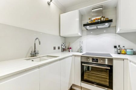 2 bedroom flat in Kensington - Photo 4